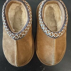Ugg toddler slippers